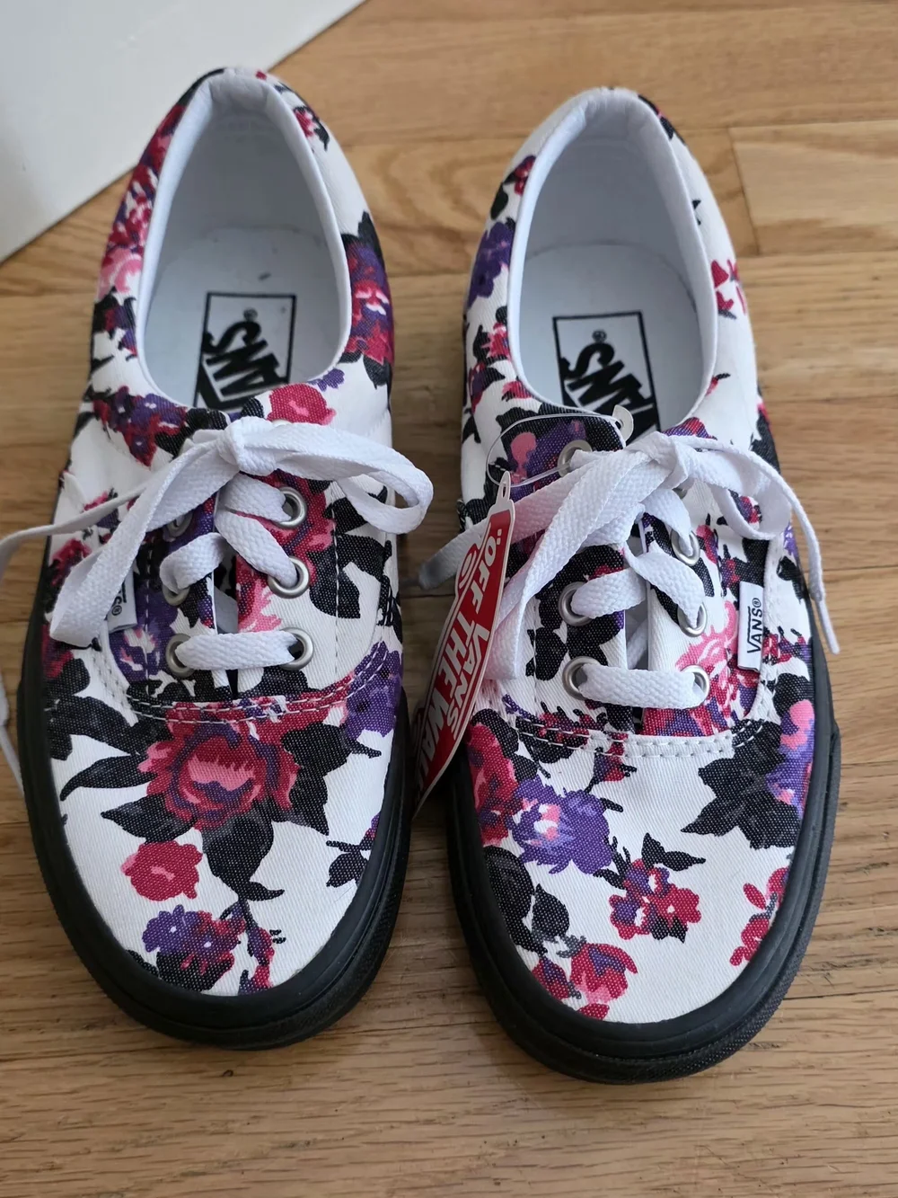 NEW Vans Women's 6 Era Floral Canvas Lace-Up Sneakers